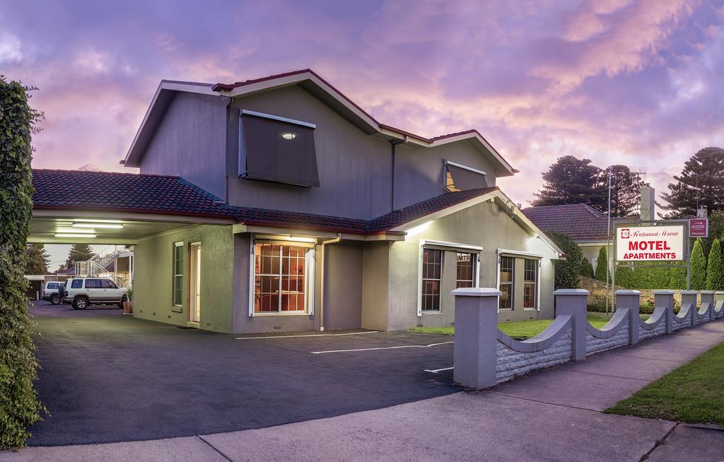 Redwood Manor 3*