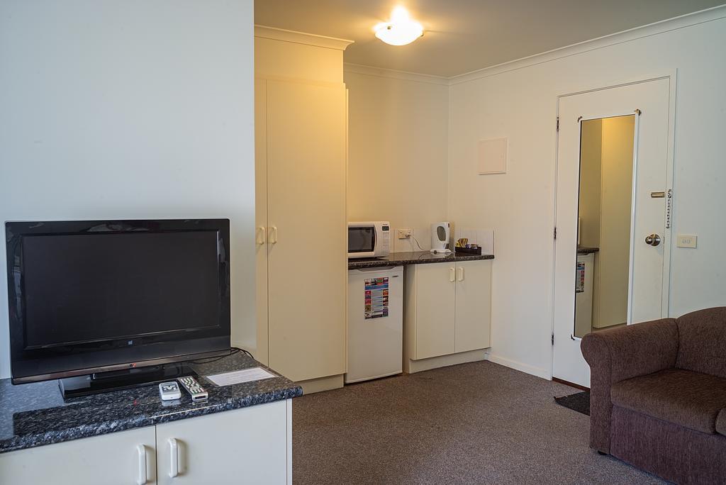 Redwood Manor 3*