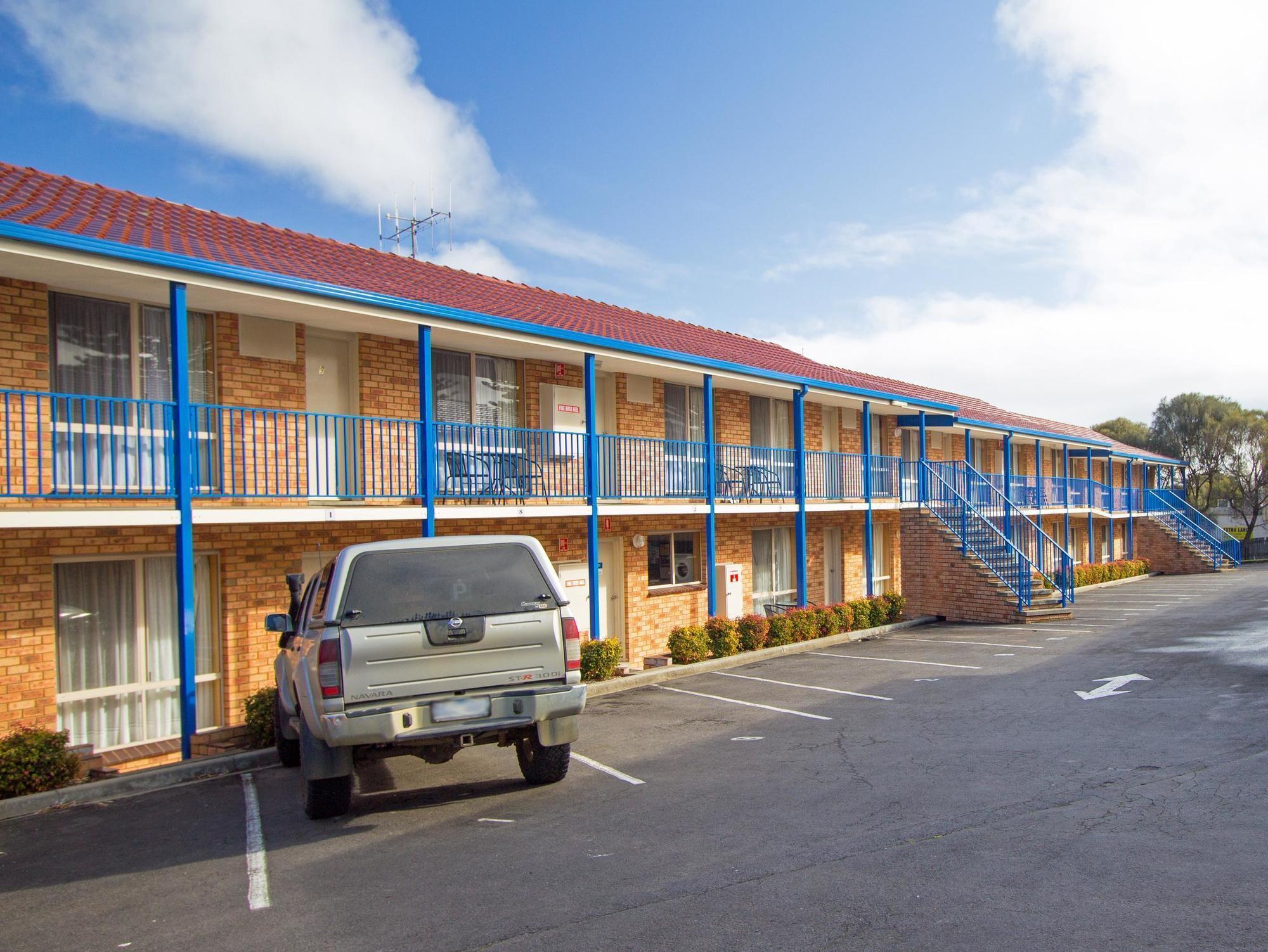 Blue Whale Motor & 3* Warrnambool