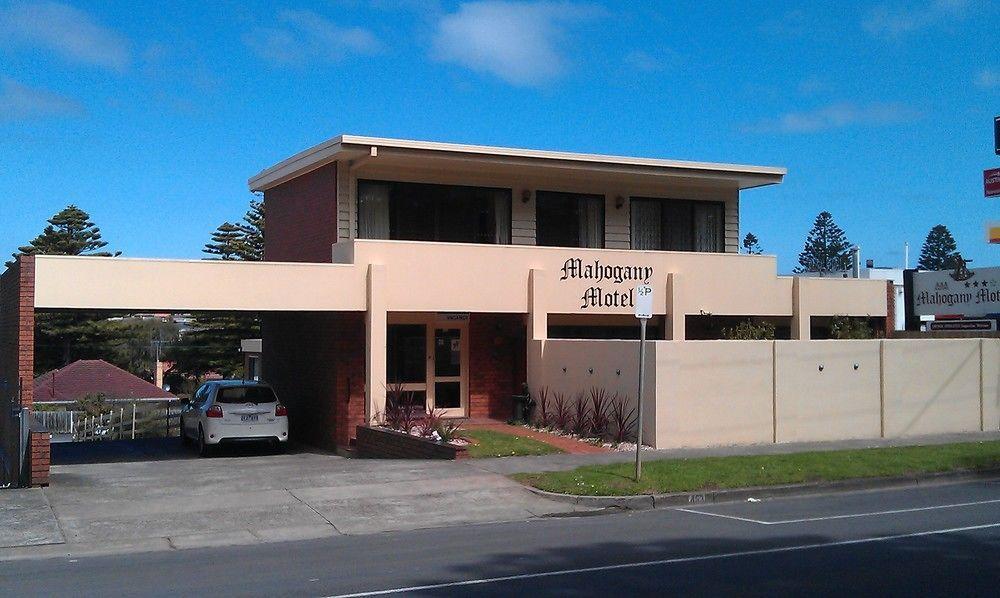 Mahogany 3*
