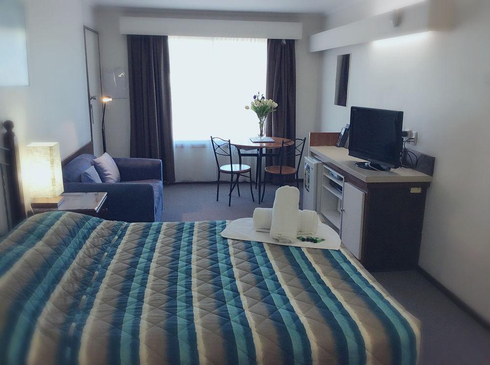 Mahogany 3* Warrnambool