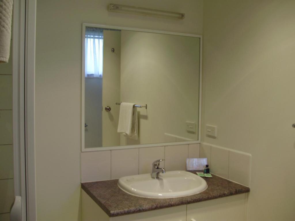 Redwood Manor 3*