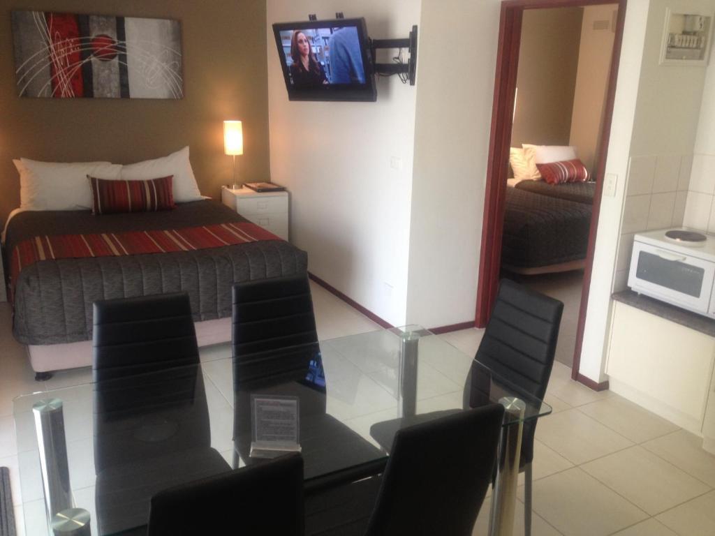 Redwood Manor Aparthotel 3*