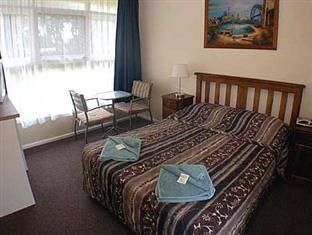 Southern Right Motor 3* Warrnambool