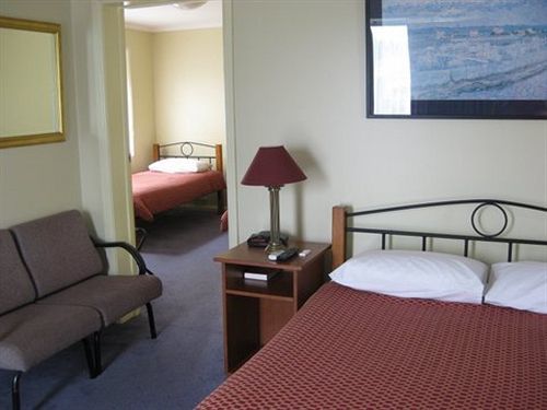 Eight Spence Motel 3*