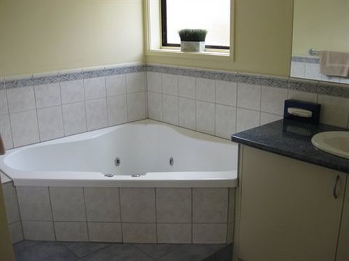 Eight Spence Motel 3*