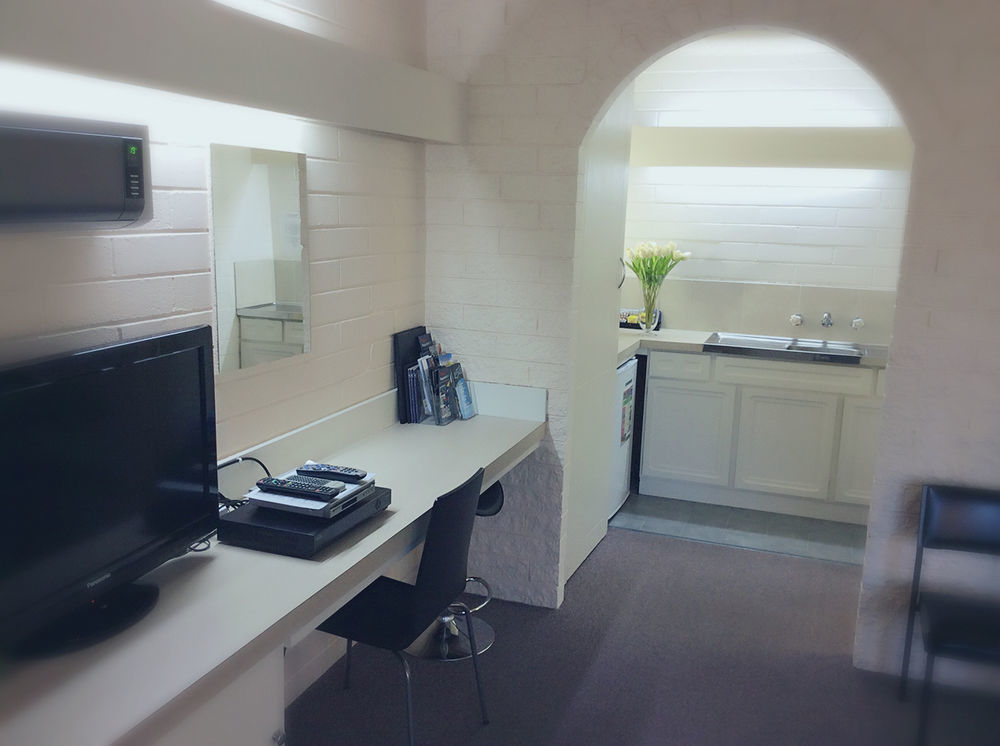 Mahogany 3* Warrnambool