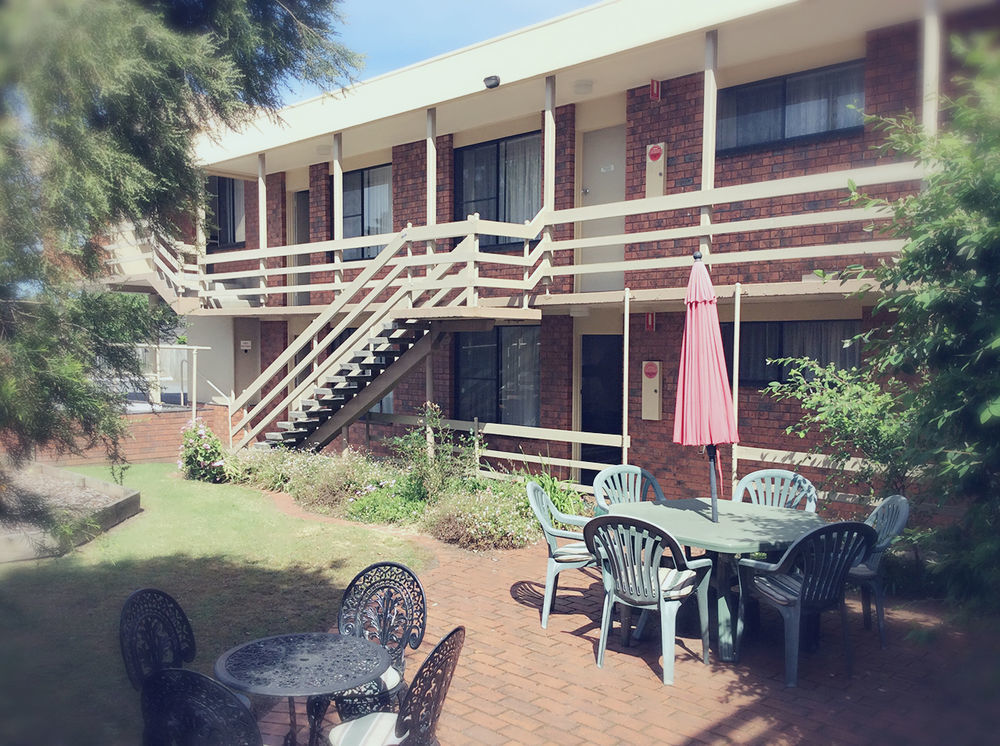 Mahogany 3* Warrnambool