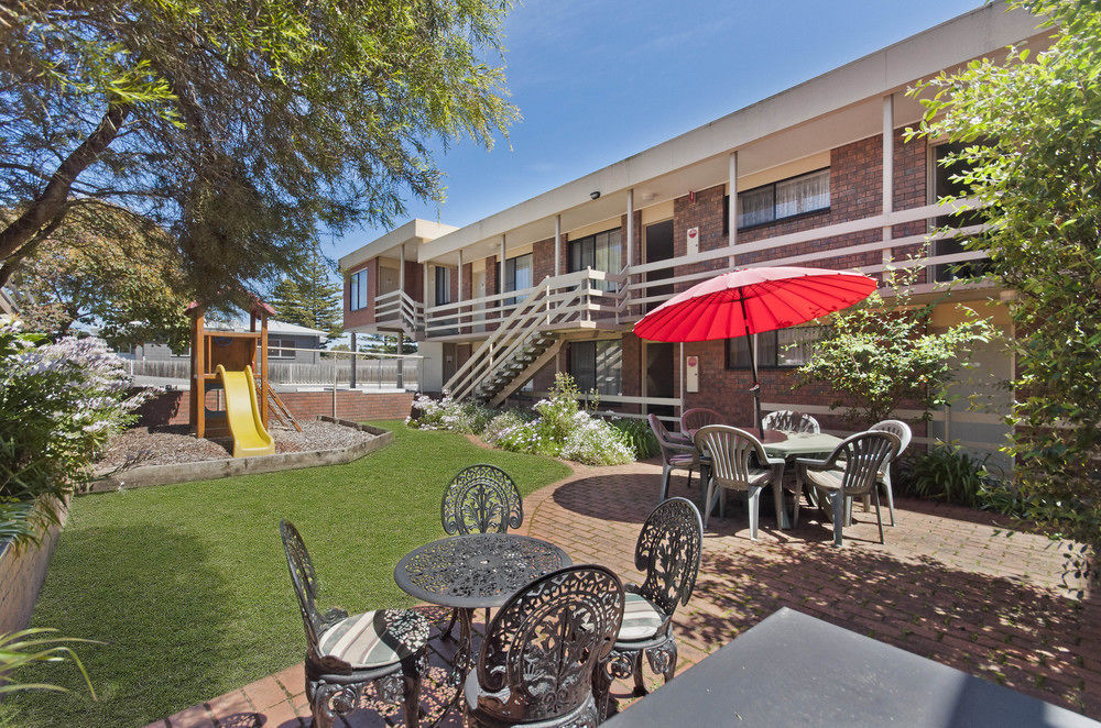Mahogany 3* Warrnambool