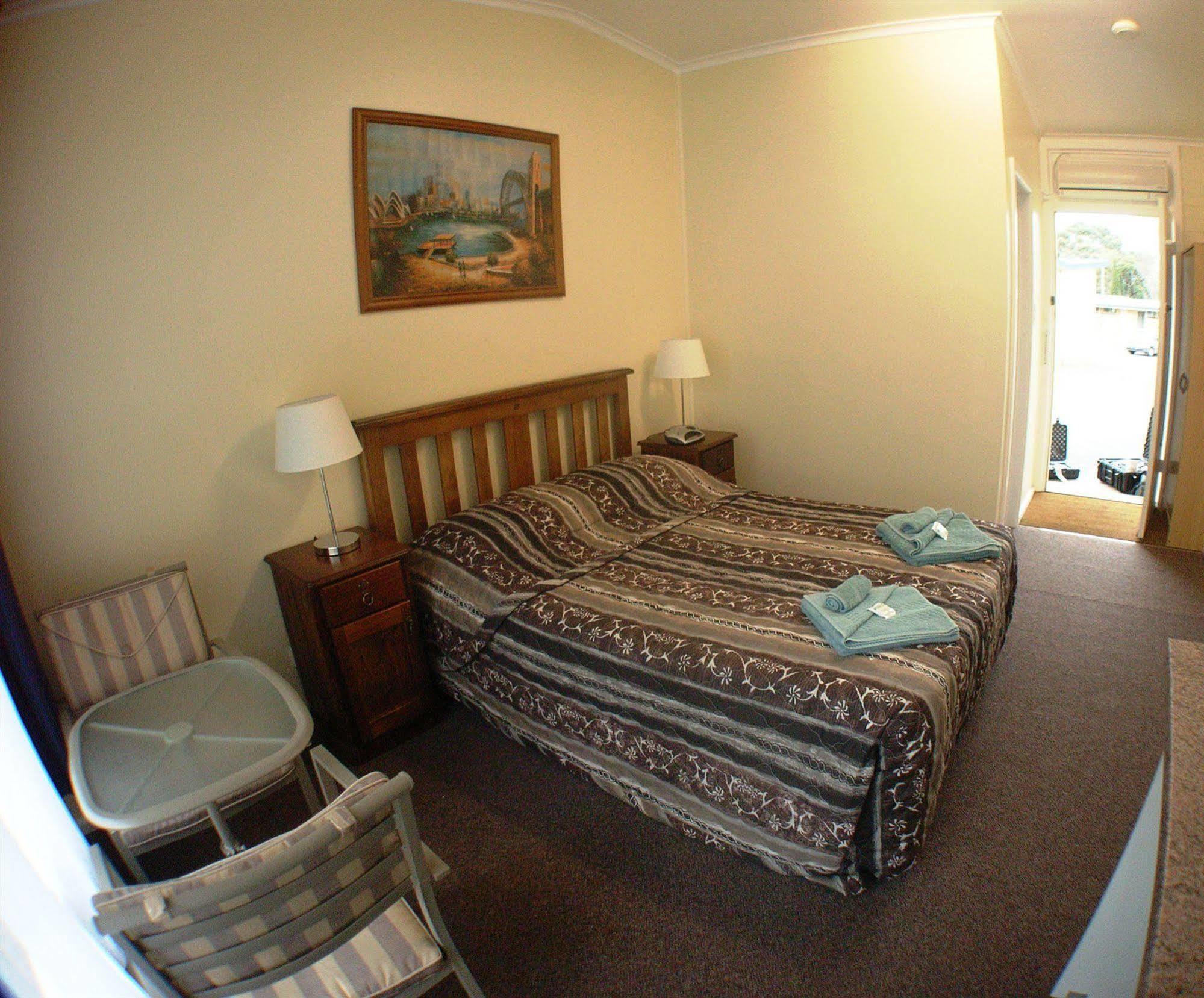 Southern Right Motor Motel 3*