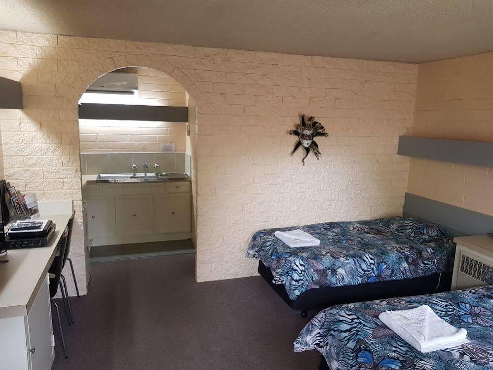 Mahogany Motel 3*