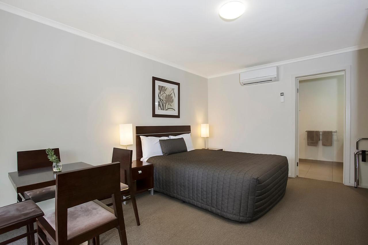 Motel Elm Tree