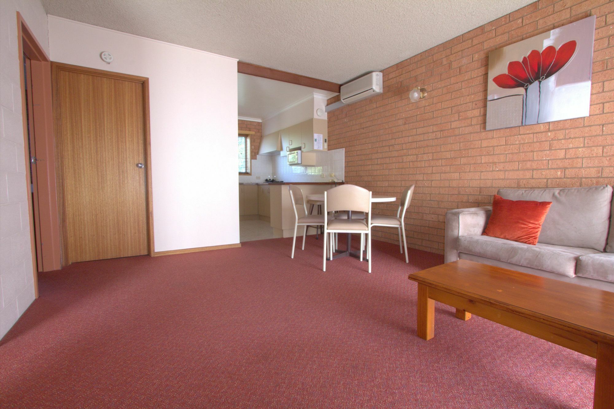 Blue Whale Motor & 3* Warrnambool