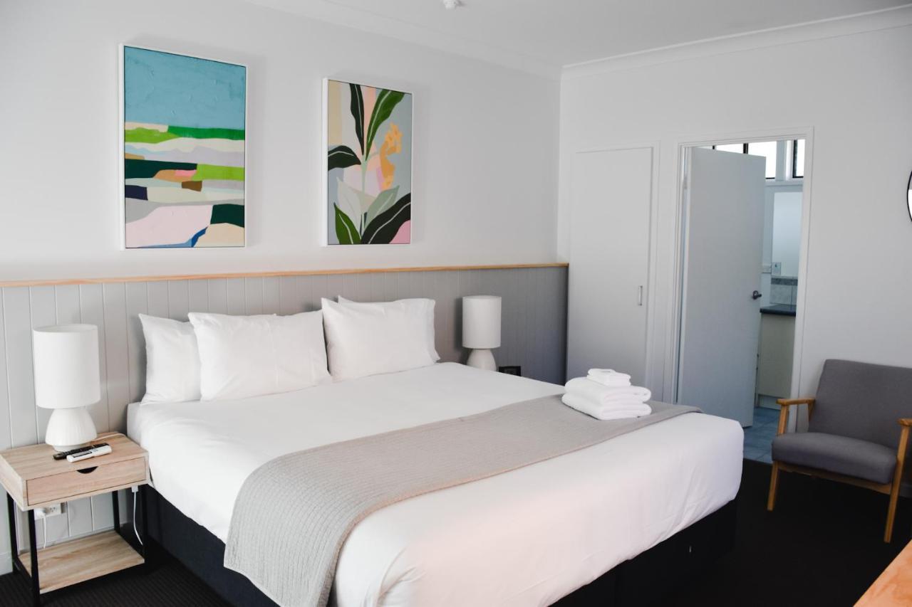 Eight Spence Motel
