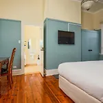 Lighthouse Lodge