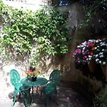 Roshnier Apartment