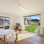 Lil Greenviews, Studio Room With Queen Bed