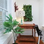 3 Bdrm House In Cbd Sleeps 6