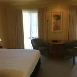 Hopkins House Motel & Apartments