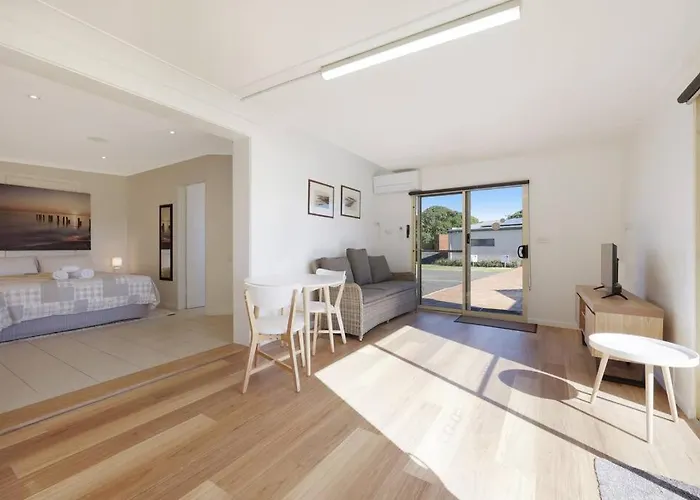 Lil Greenviews, Studio Room With Queen Bed