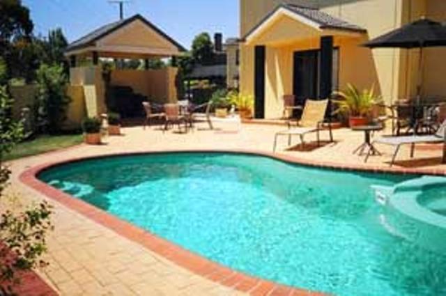 Motel Hopkins House & 4*