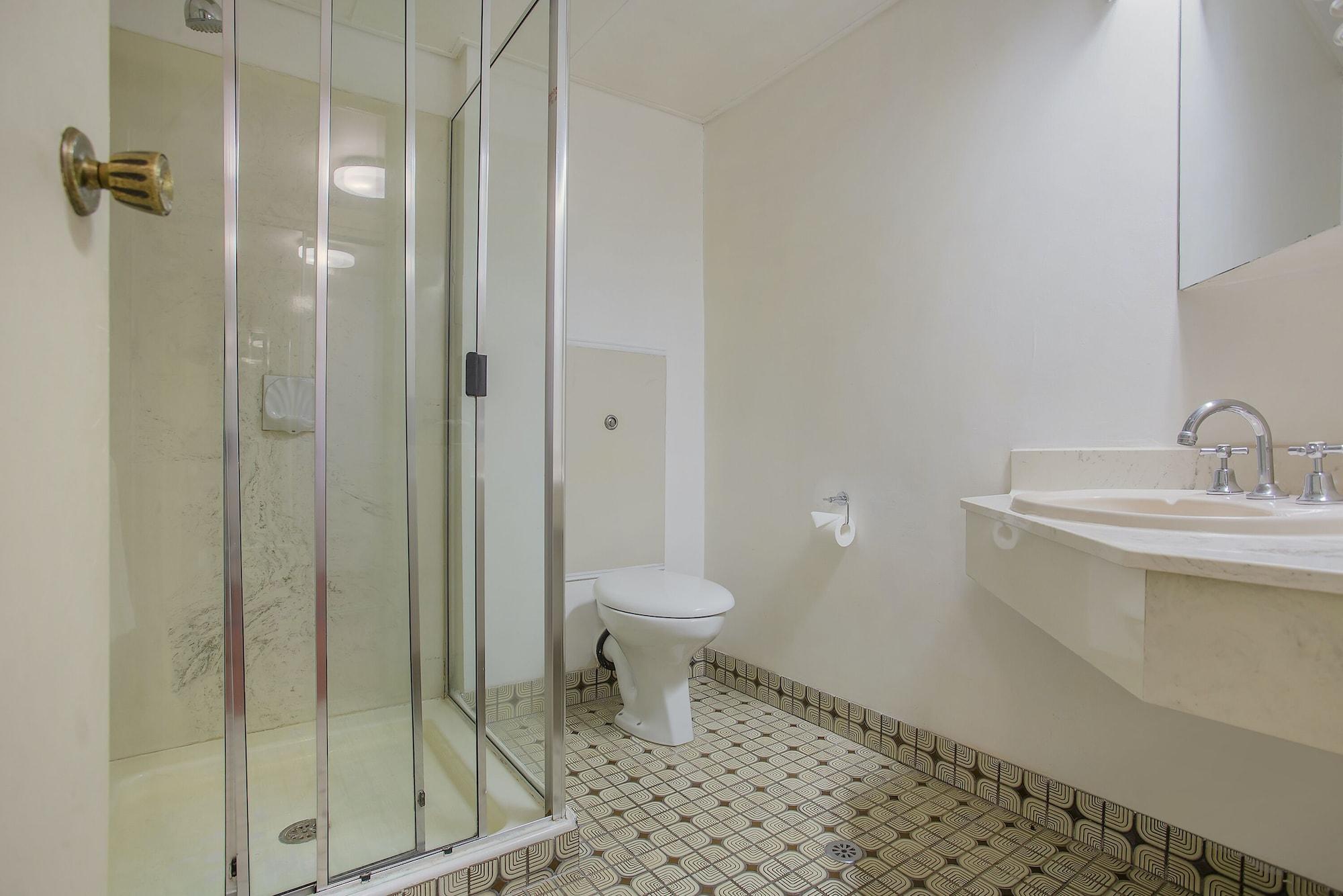 Hotel Court Warrnambool