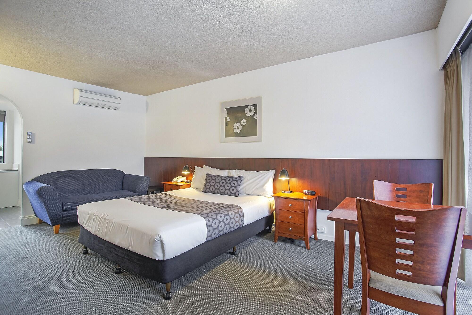Court Hotel 3*