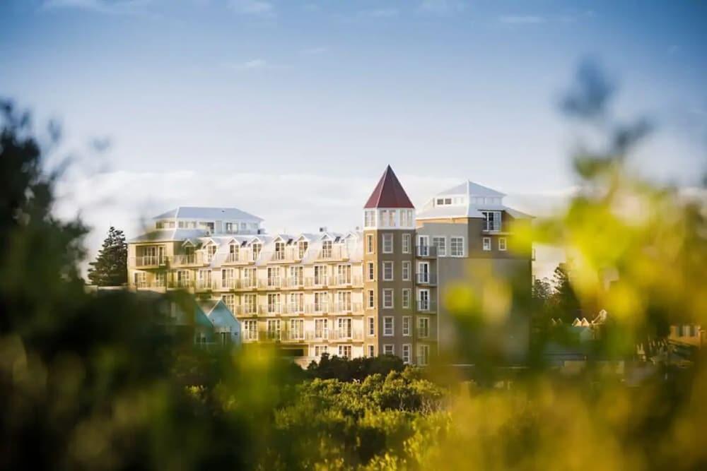 Deep Blue & Hot Springs Hotel 4*