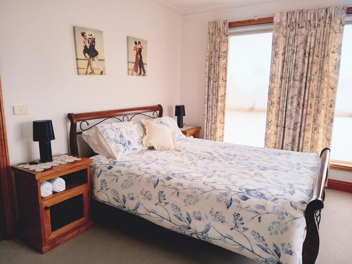 To Cbd Cosheirm On Merri Apartment Warrnambool