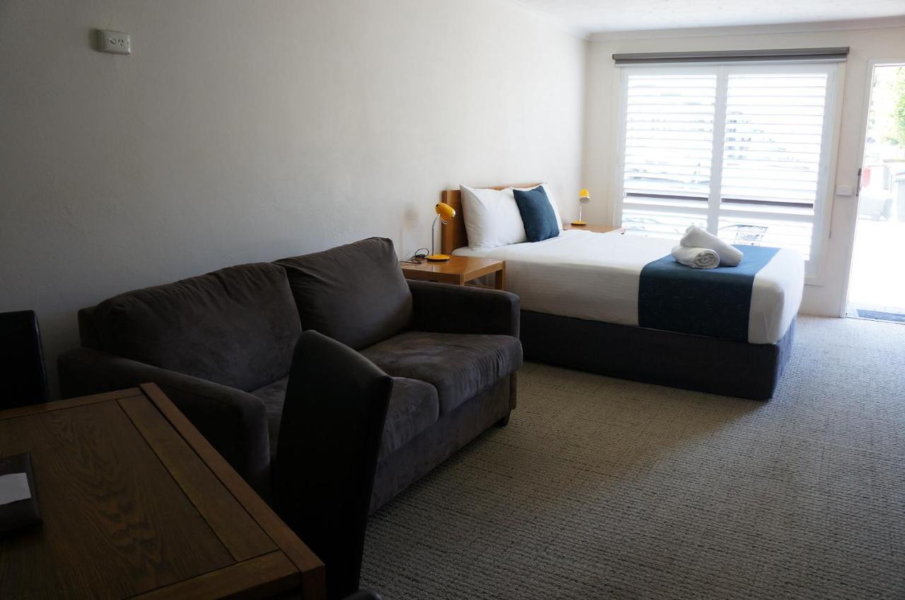 Waves And Motel 4*