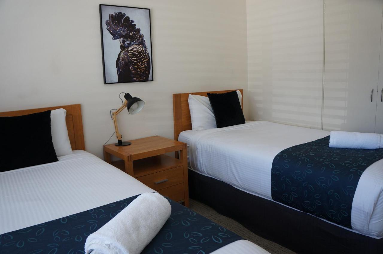 Waves And 4* Warrnambool