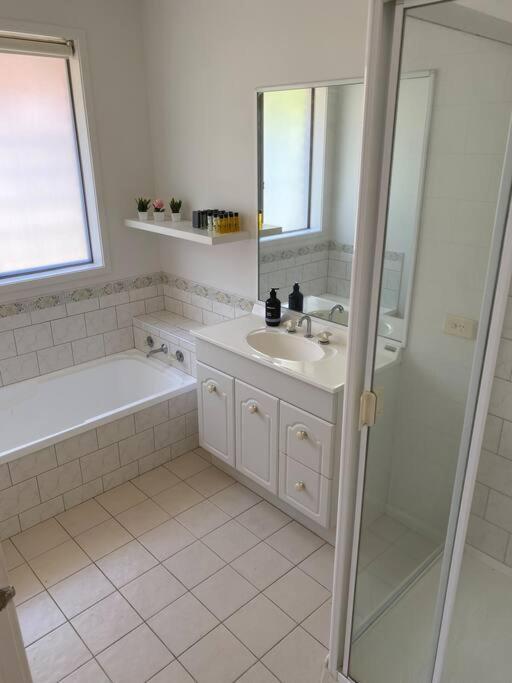 Open 4 Bedroom Holiday home Warrnambool