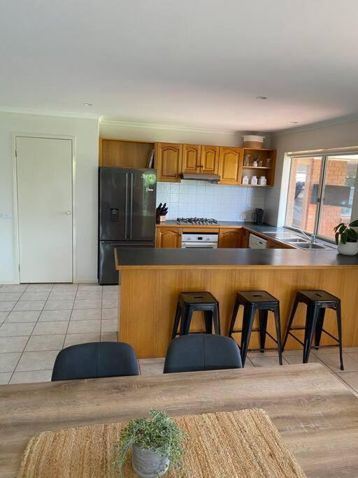 Open 4 Bedroom Holiday home Warrnambool