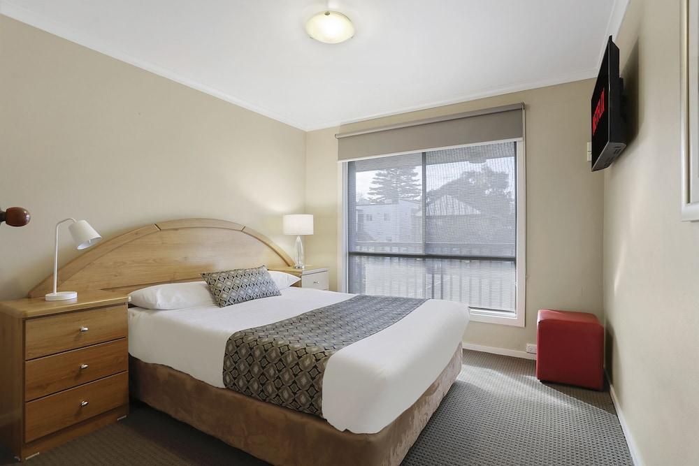 Waves And Motel Warrnambool