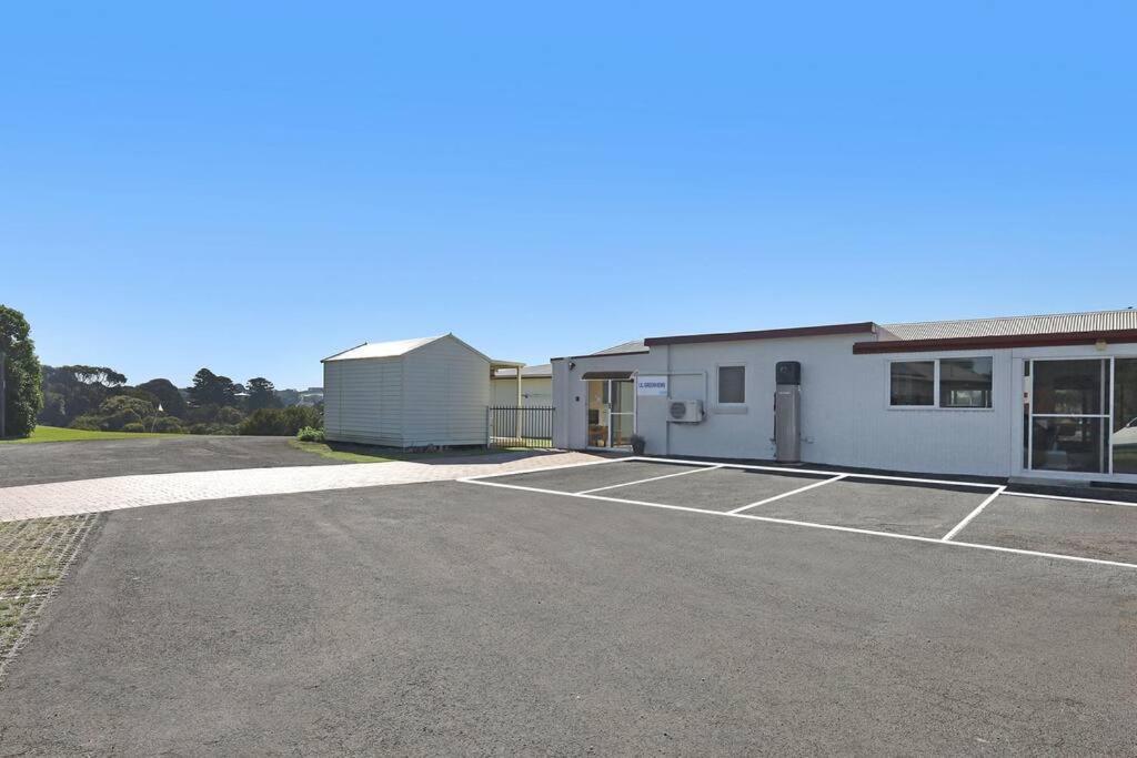 Lil Greenviews, With Queen Bed * Warrnambool
