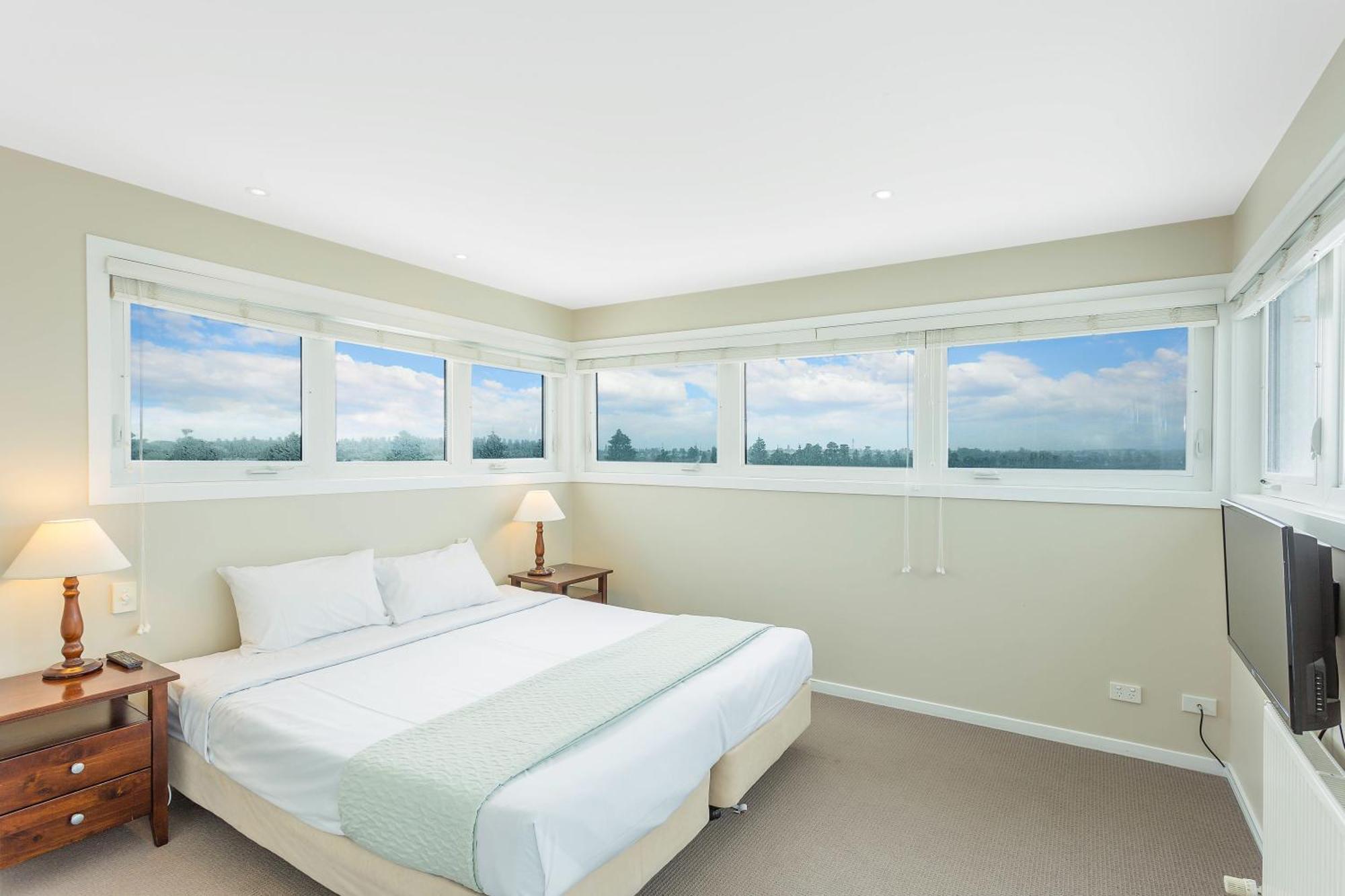 Deep Blue & Hot Springs Hotel Warrnambool