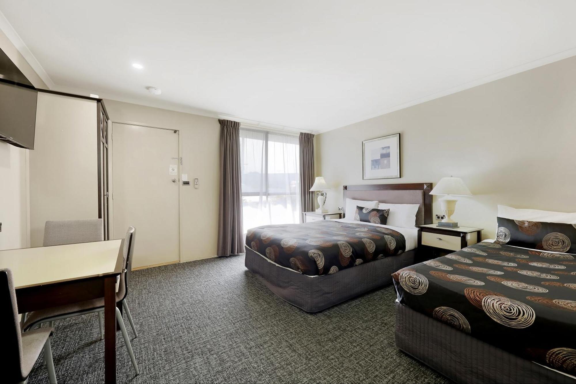Inn Comfort On Raglan 4*