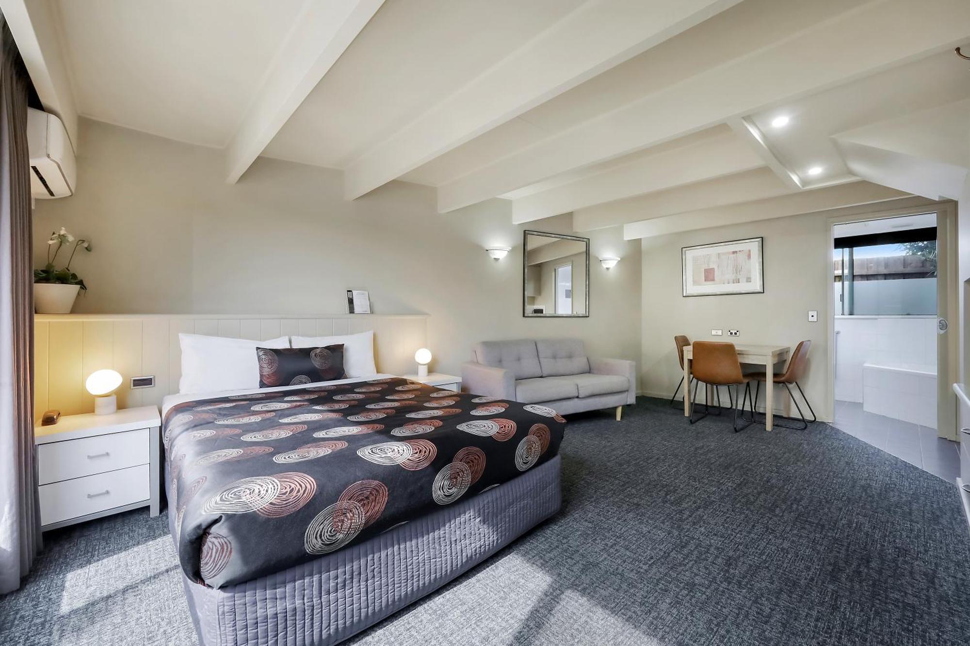 Inn Comfort On Raglan