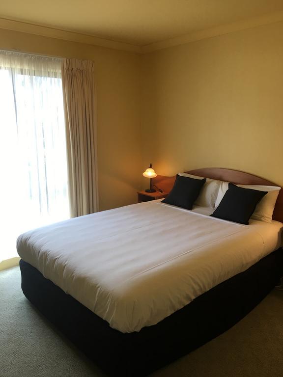Hopkins House & 4*