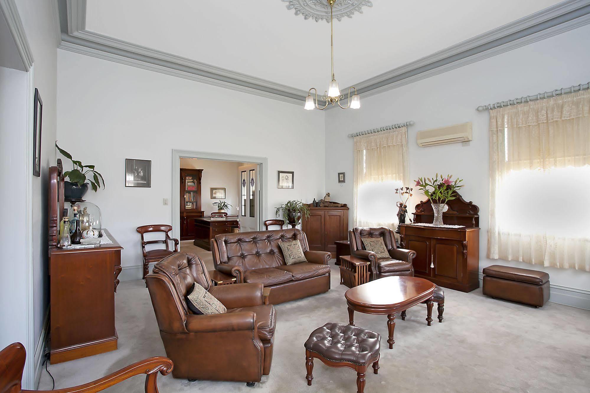 Merton Manor Exclusive 4*
