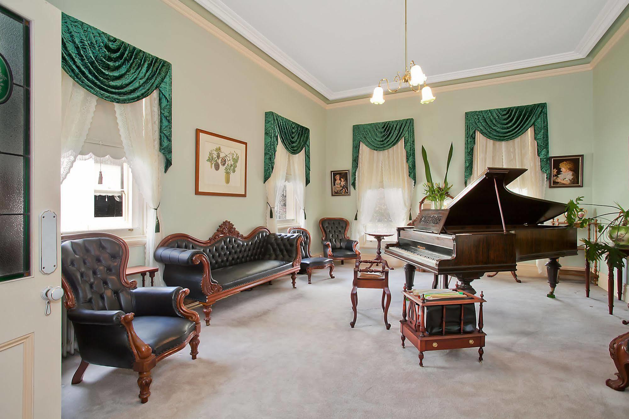 Merton Manor Exclusive Bed & Breakfast