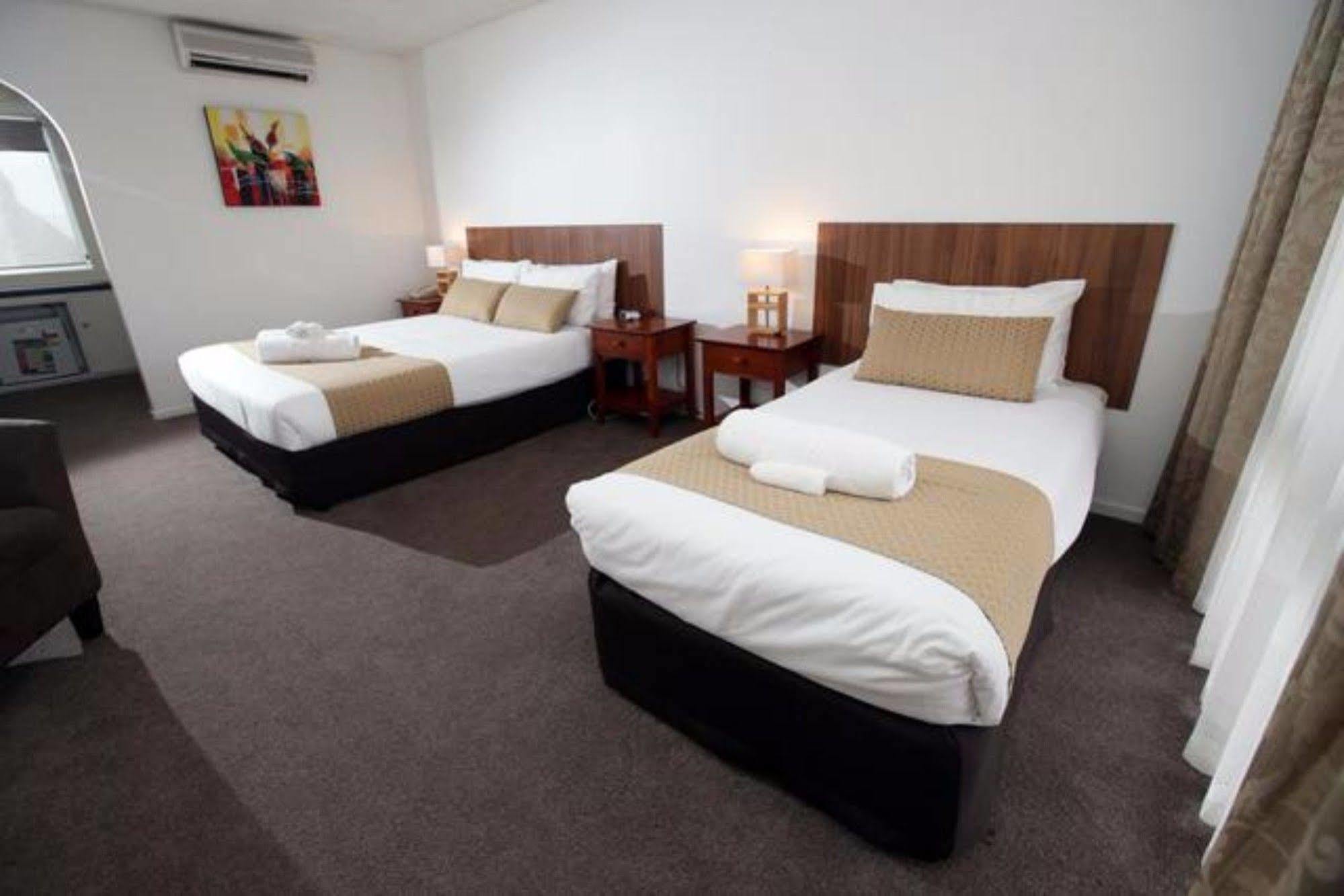 Hotel Court Warrnambool