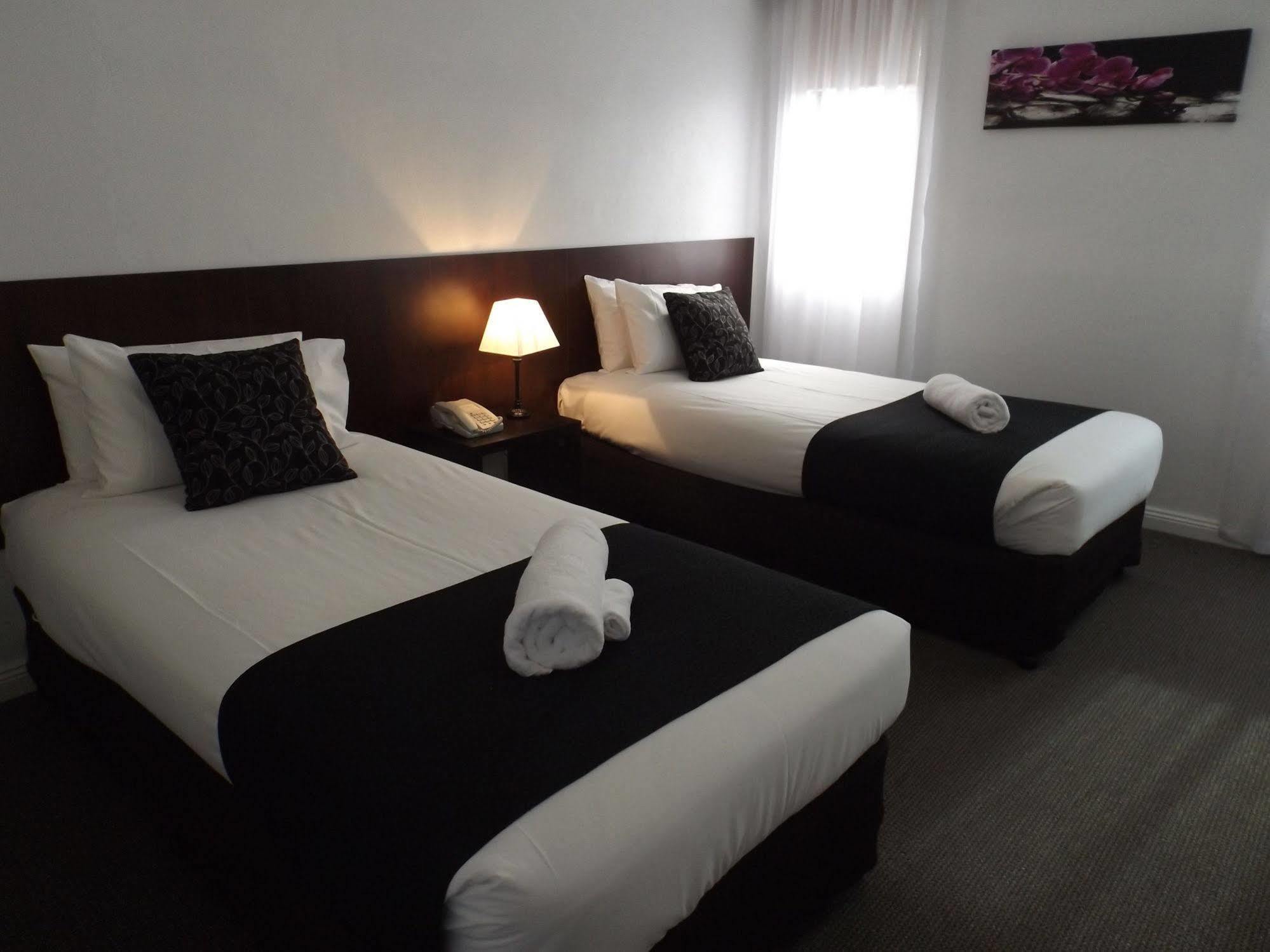 Court Hotel 3*