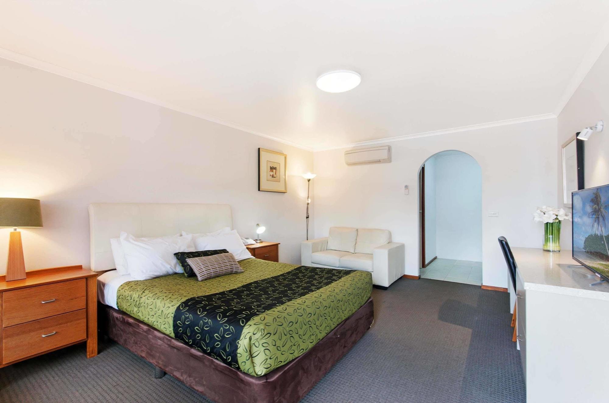 Waves And Motel 4*