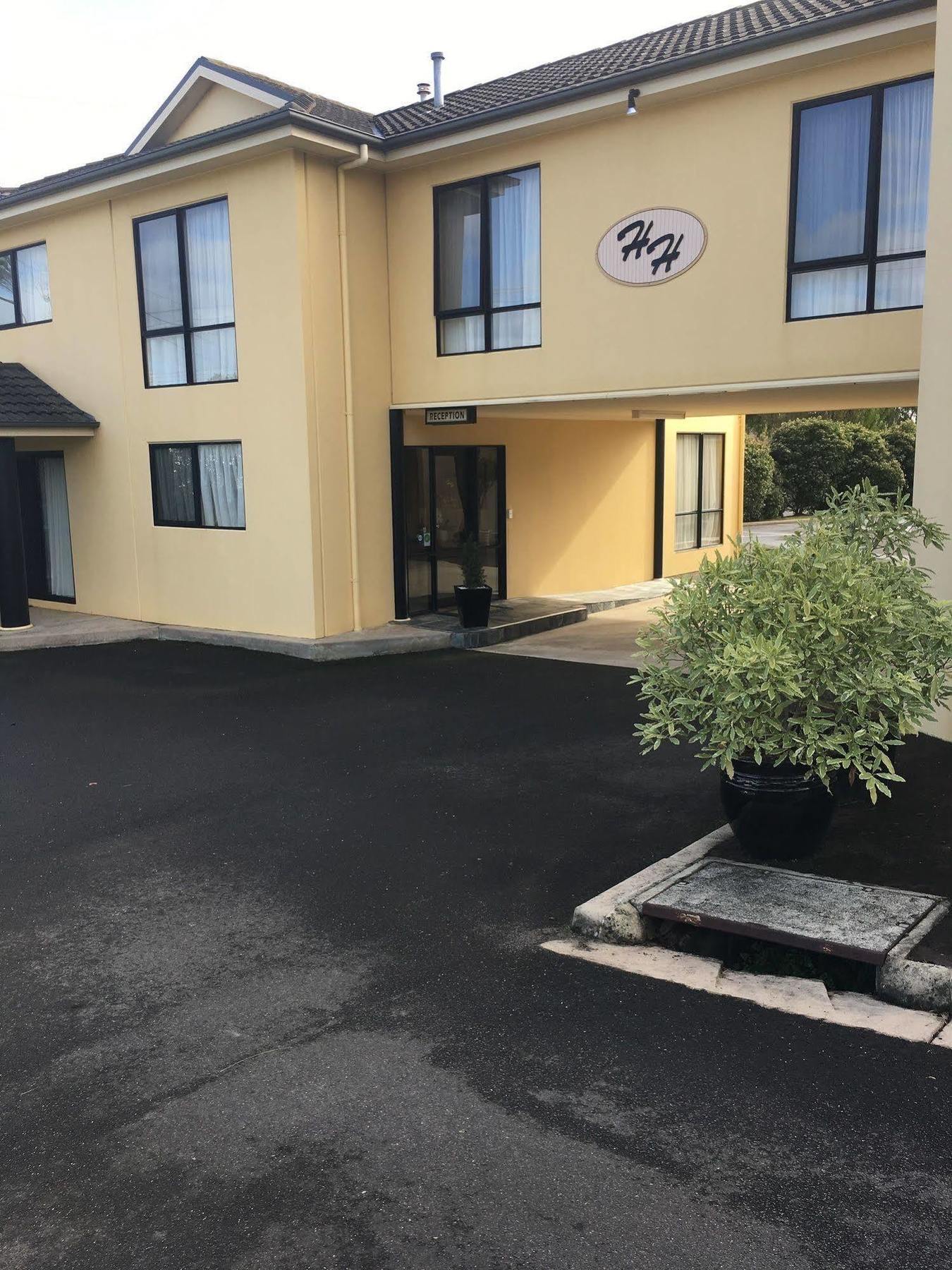 Hopkins House & Motel 4*