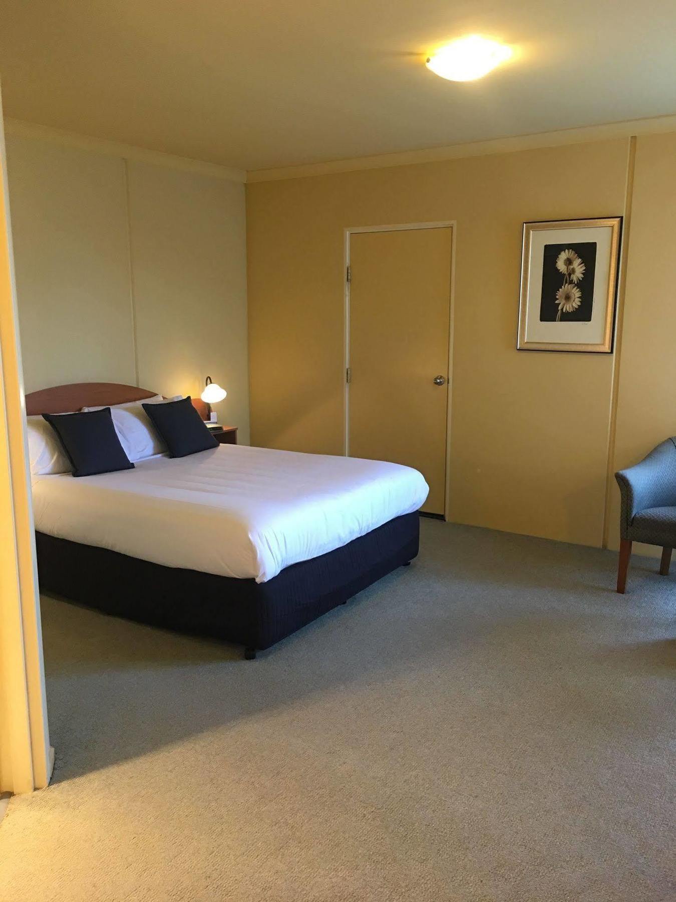 Motel Hopkins House & 4*