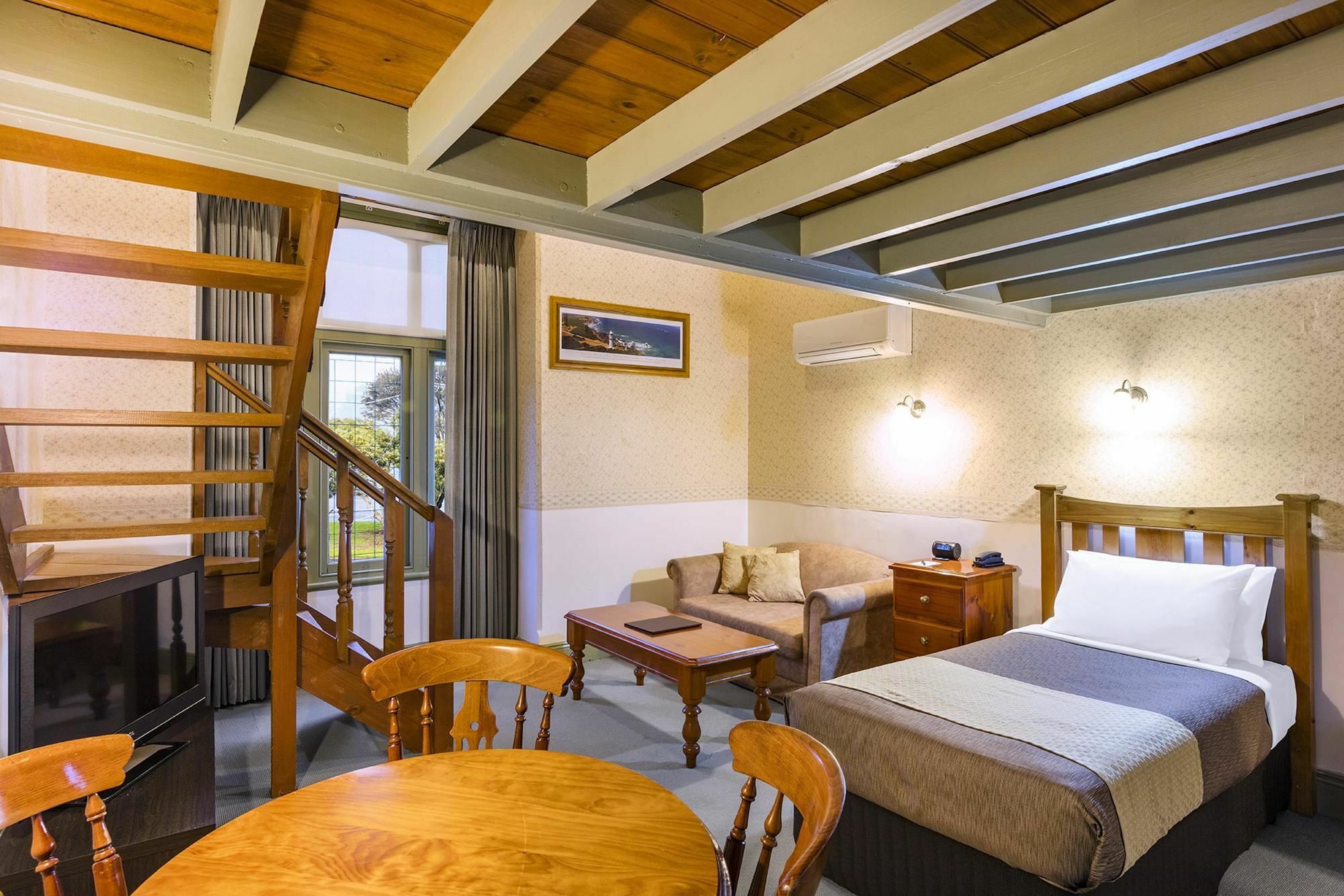 Western Olde Maritime Motor Motel