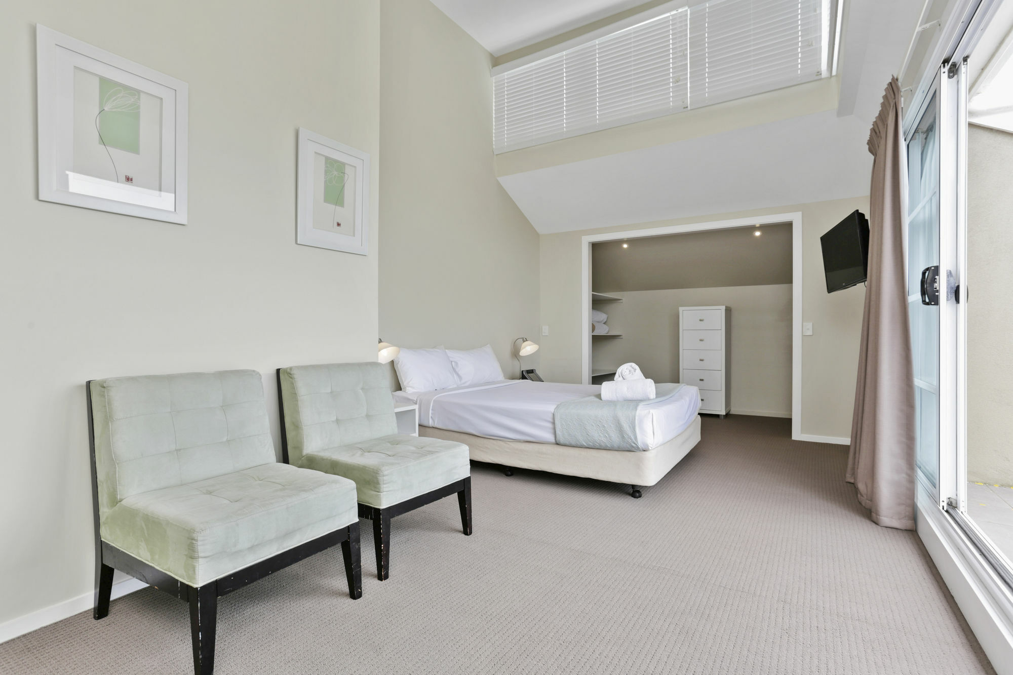 Deep Blue & Hot Springs 4* Warrnambool