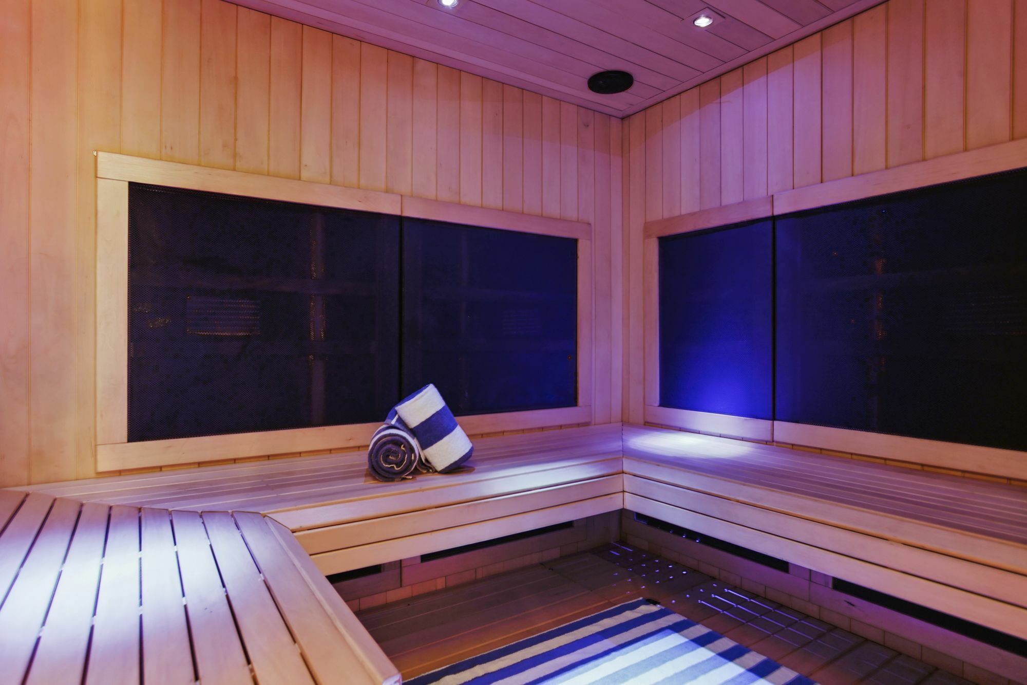 Deep Blue & Hot Springs Hotel